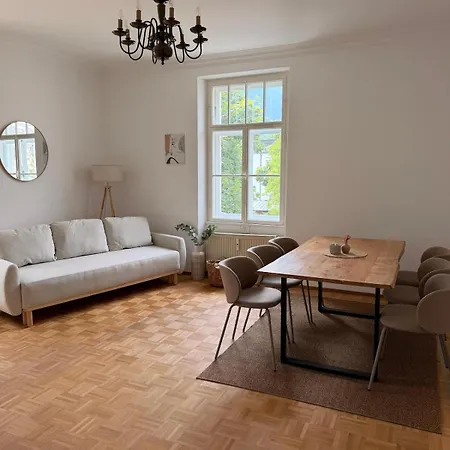 Stylische Wohlfuehloase In *